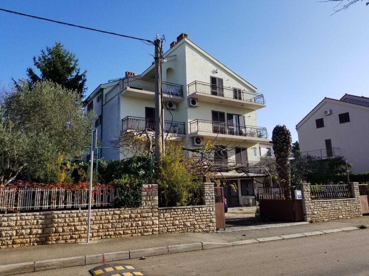 Danyja Apartments Sveti Filip i Jakov Bagian luar foto